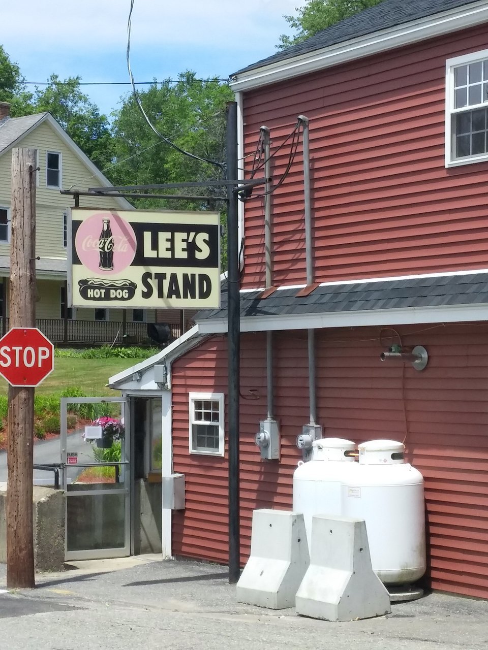 Lee`s Hot Dog Stand